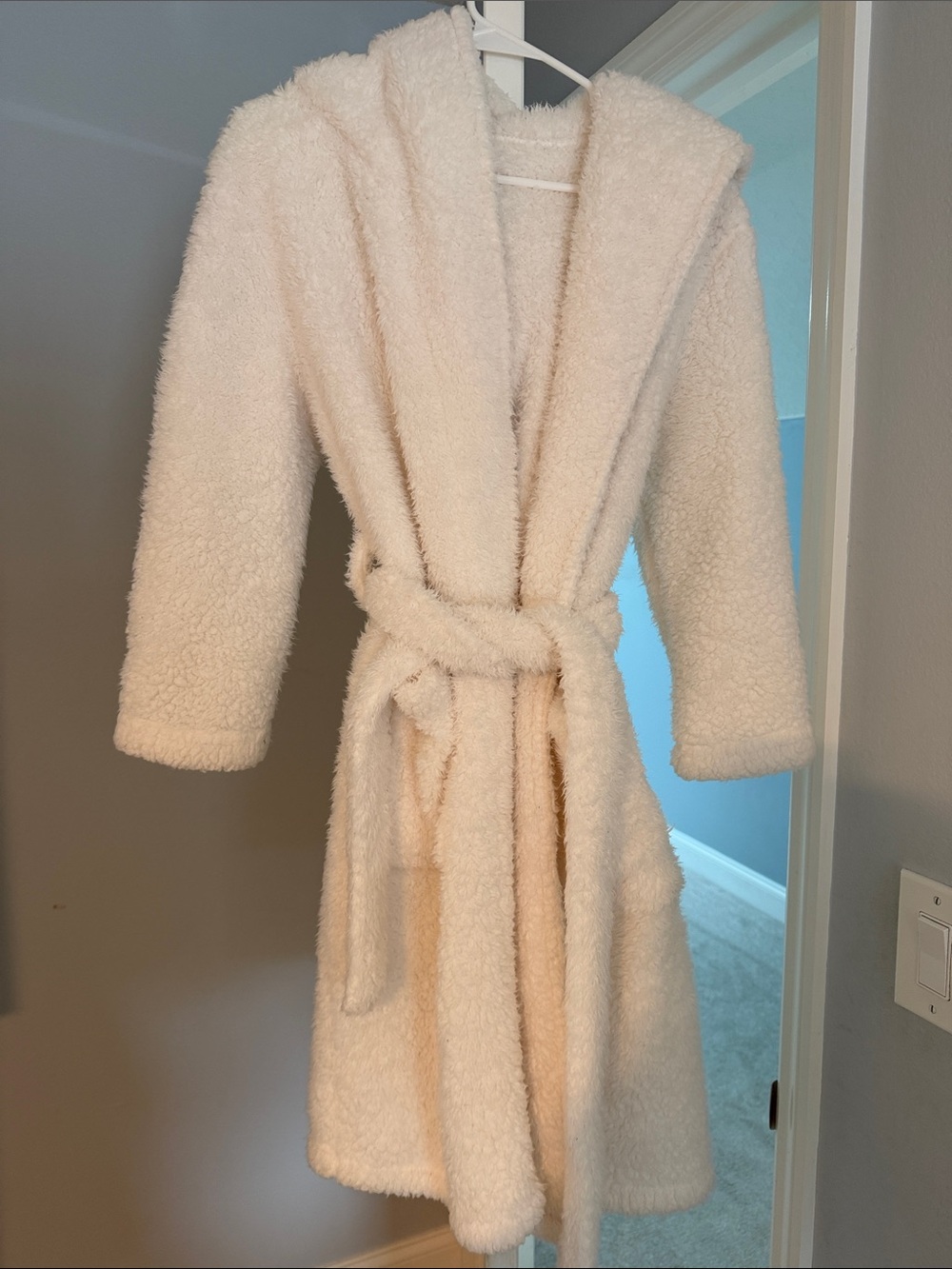 Pottery Barn Teen Cream Plush Hooded Robe